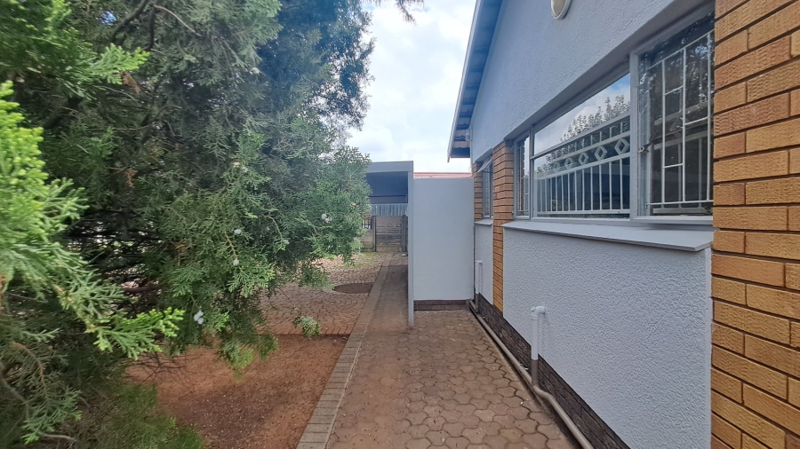 5 Bedroom Property for Sale in Universitas Ridge Free State